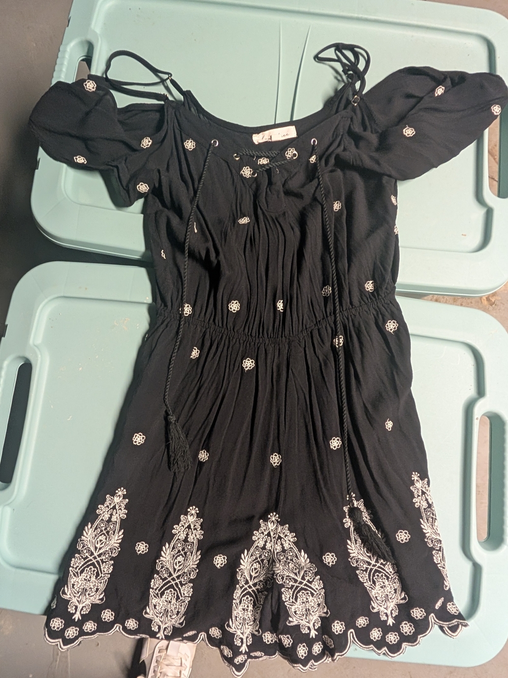 Love Tree Black Off-Shoulder Embroidered Casual Dress